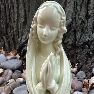 Vintage ceramic Madonna, praying Madonna